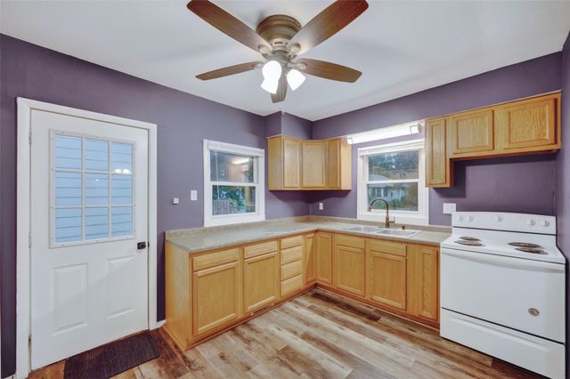 1705 E 29th Street, Des Moines, IA 50317