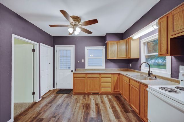 1705 E 29th Street, Des Moines, IA 50317