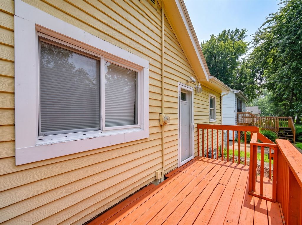 1705 E 29th Street, Des Moines, IA 50317