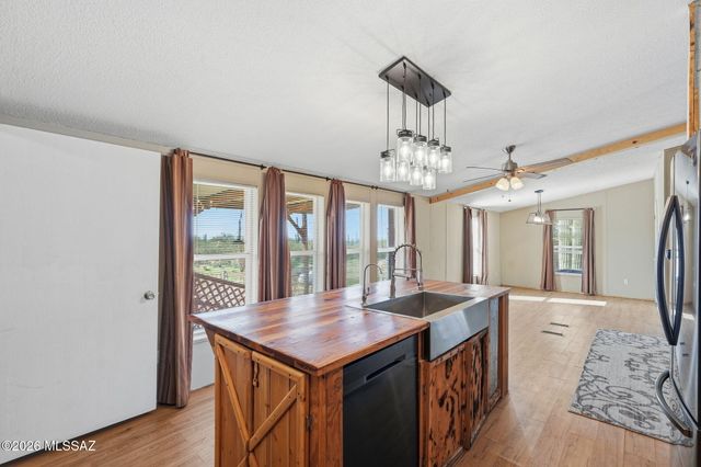 41080 E Crystal Visions Road, Marana, AZ 85658