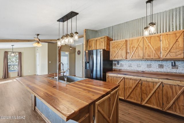 41080 E Crystal Visions Road, Marana, AZ 85658