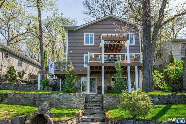 393 Lakeview Avenue, Ringwood, NJ 07456