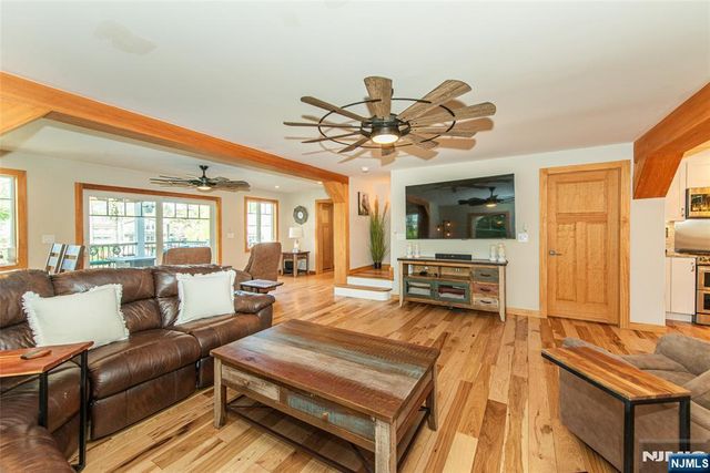 393 Lakeview Avenue, Ringwood, NJ 07456