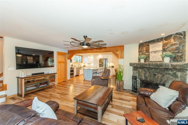 393 Lakeview Avenue, Ringwood, NJ 07456