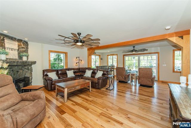 393 Lakeview Avenue, Ringwood, NJ 07456