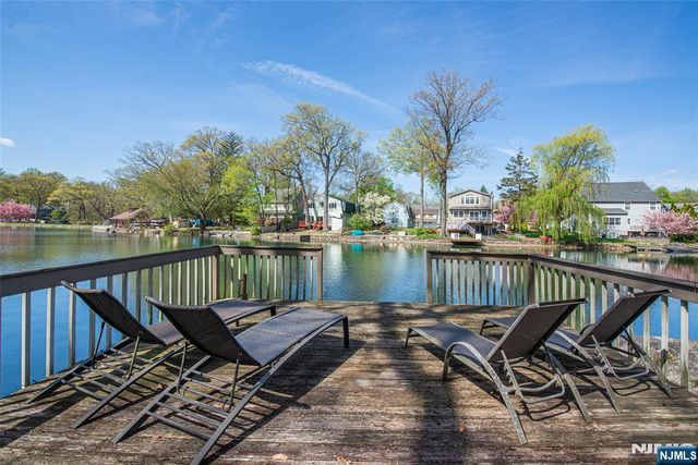 393 Lakeview Avenue, Ringwood, NJ 07456