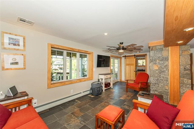 393 Lakeview Avenue, Ringwood, NJ 07456