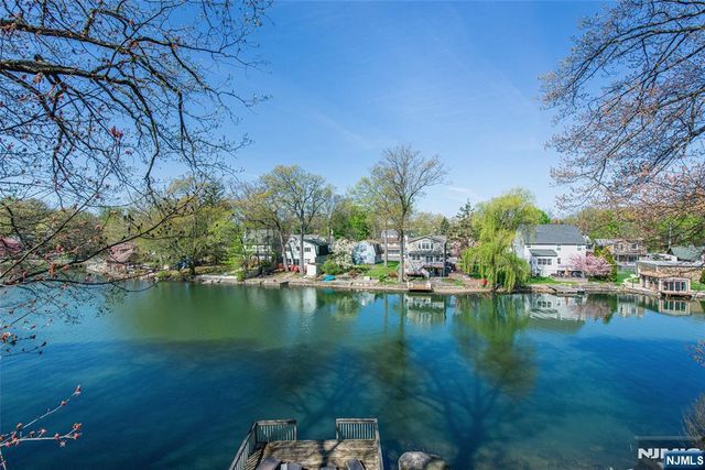 393 Lakeview Avenue, Ringwood, NJ 07456