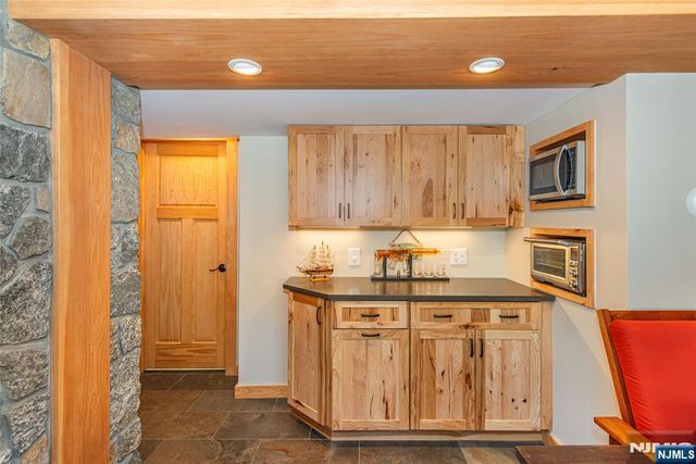 393 Lakeview Avenue, Ringwood, NJ 07456