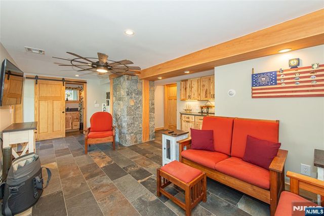 393 Lakeview Avenue, Ringwood, NJ 07456