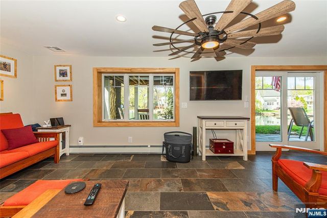 393 Lakeview Avenue, Ringwood, NJ 07456