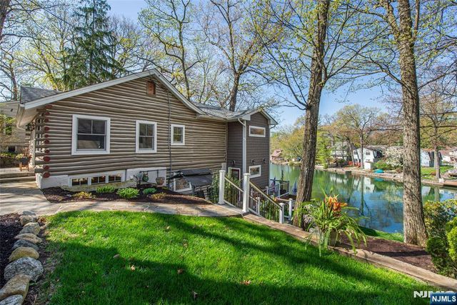 393 Lakeview Avenue, Ringwood, NJ 07456
