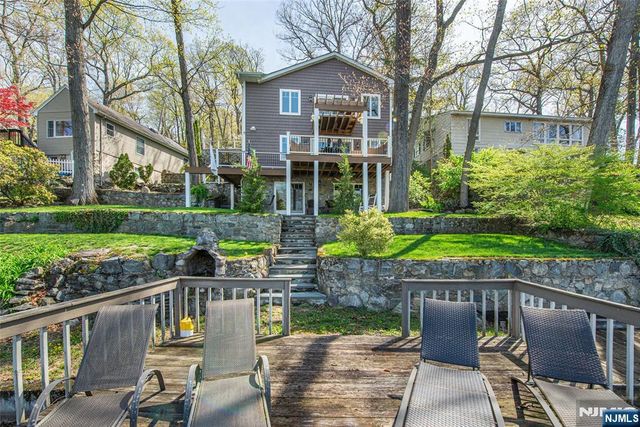 393 Lakeview Avenue, Ringwood, NJ 07456