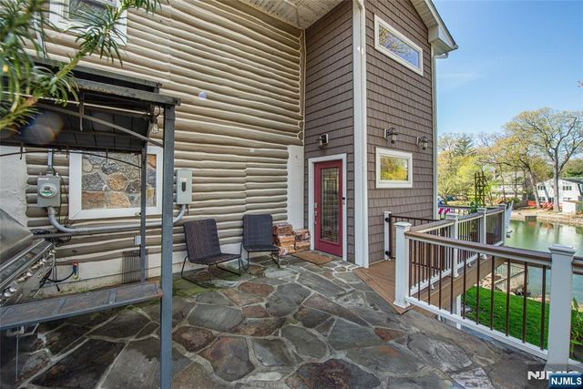 393 Lakeview Avenue, Ringwood, NJ 07456