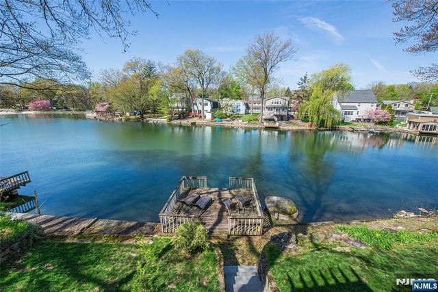 393 Lakeview Avenue, Ringwood, NJ 07456