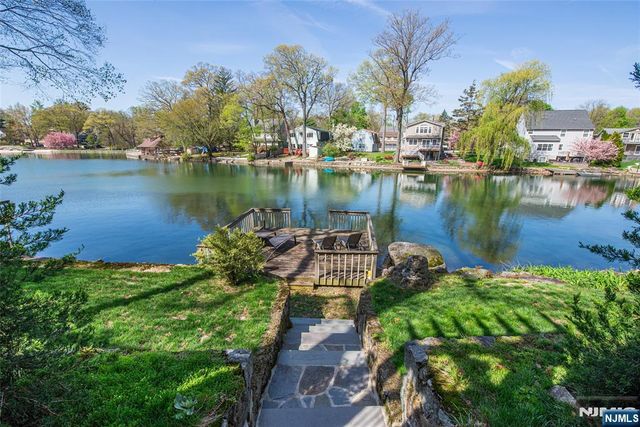 393 Lakeview Avenue, Ringwood, NJ 07456