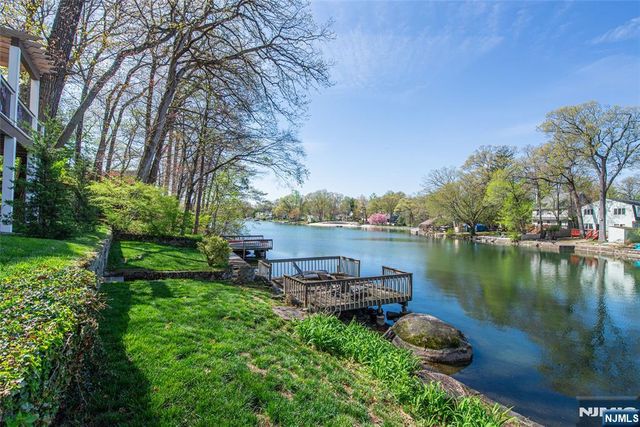 393 Lakeview Avenue, Ringwood, NJ 07456