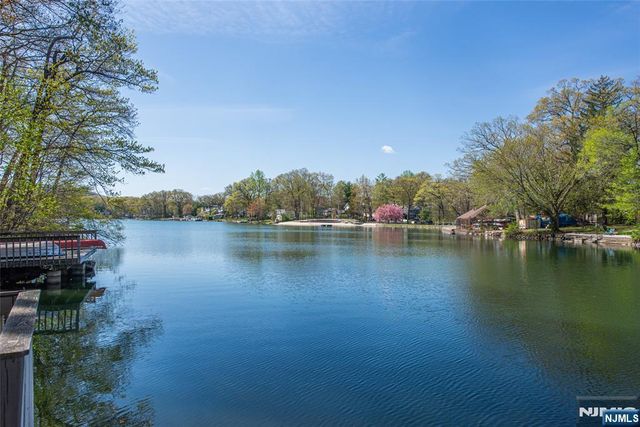 393 Lakeview Avenue, Ringwood, NJ 07456