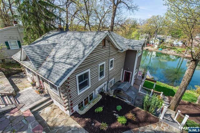 393 Lakeview Avenue, Ringwood, NJ 07456