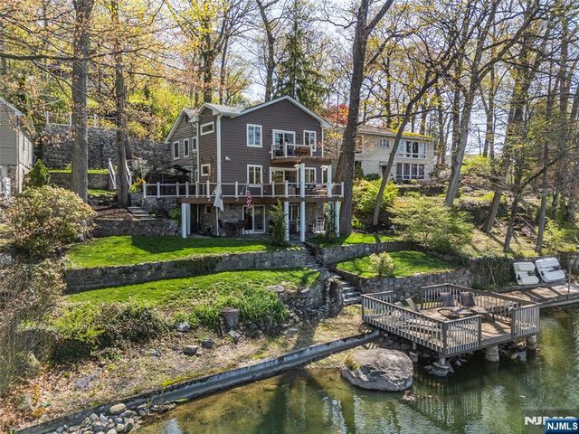 393 Lakeview Avenue, Ringwood, NJ 07456