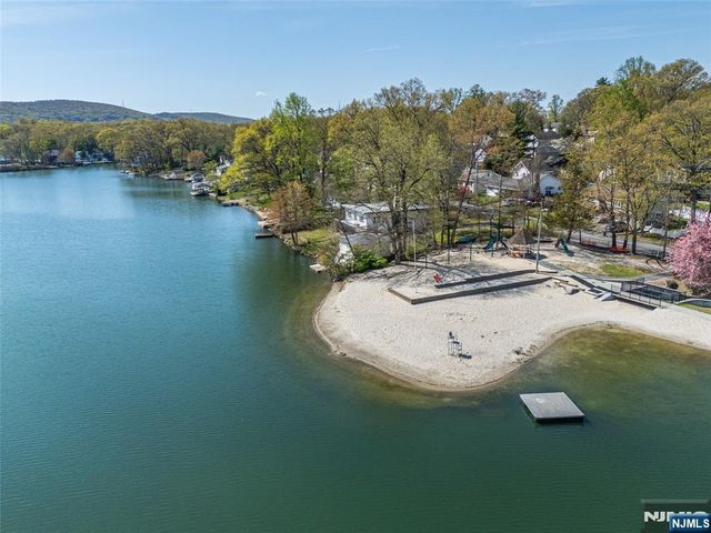 393 Lakeview Avenue, Ringwood, NJ 07456