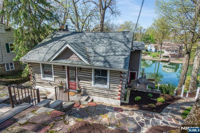 393 Lakeview Avenue, Ringwood, NJ 07456
