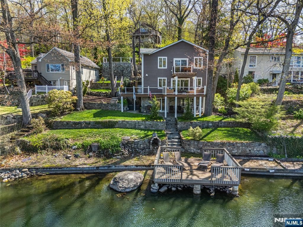 393 Lakeview Avenue, Ringwood, NJ 07456