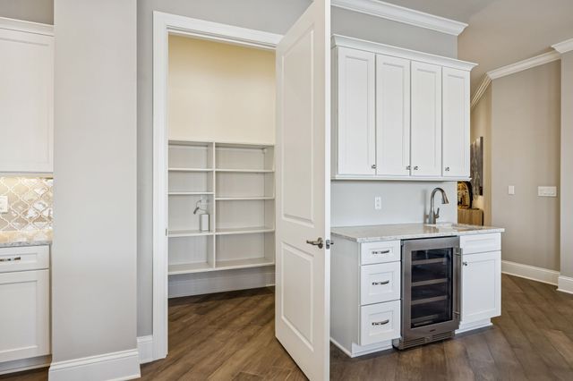 1024 Club View Dr Unit D202, Gallatin, TN 37066