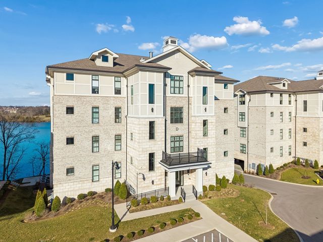 1024 Club View Dr Unit D202, Gallatin, TN 37066