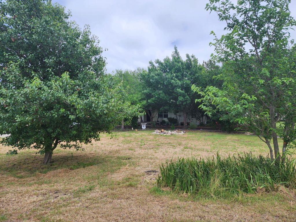 5538 Schluter Road, Ponder, TX 76259