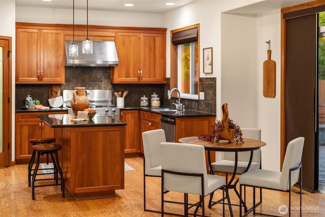 4727 245th Lane SE, Sammamish, WA 98074