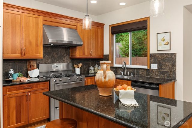 4727 245th Lane SE, Sammamish, WA 98074