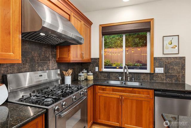 4727 245th Lane SE, Sammamish, WA 98074