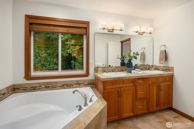 4727 245th Lane SE, Sammamish, WA 98074