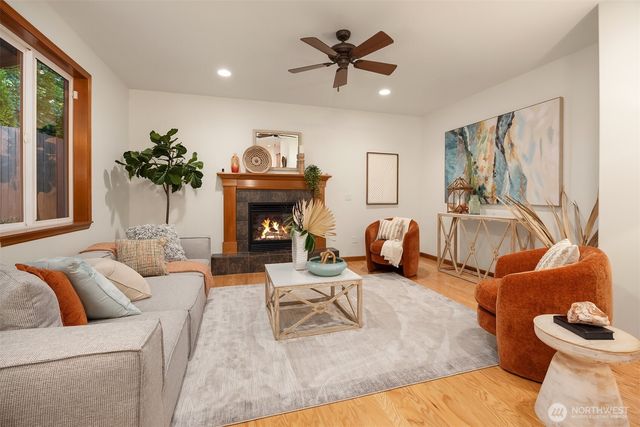 4727 245th Lane SE, Sammamish, WA 98074