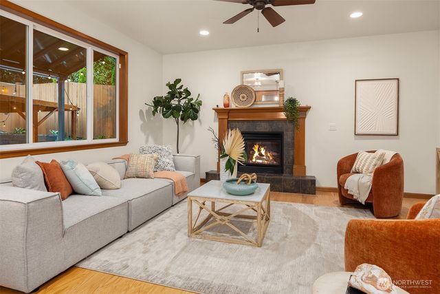 4727 245th Lane SE, Sammamish, WA 98074