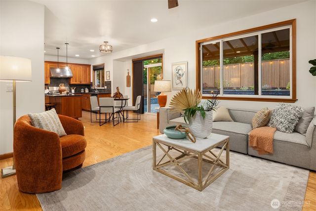 4727 245th Lane SE, Sammamish, WA 98074