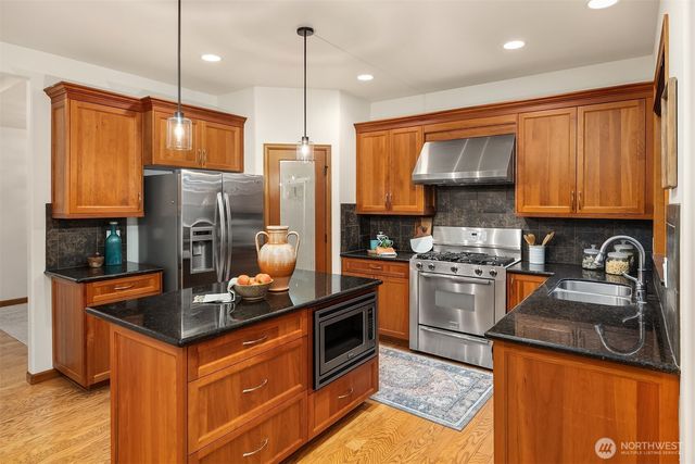 4727 245th Lane SE, Sammamish, WA 98074