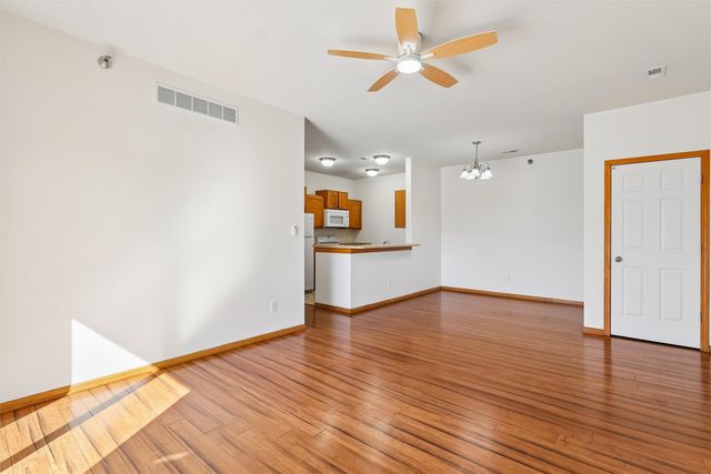 10335 Norfolk Drive 7, Johnston, IA 50131