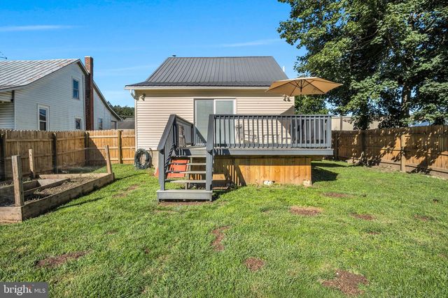 418 N 3RD ST, Newport, PA 17074