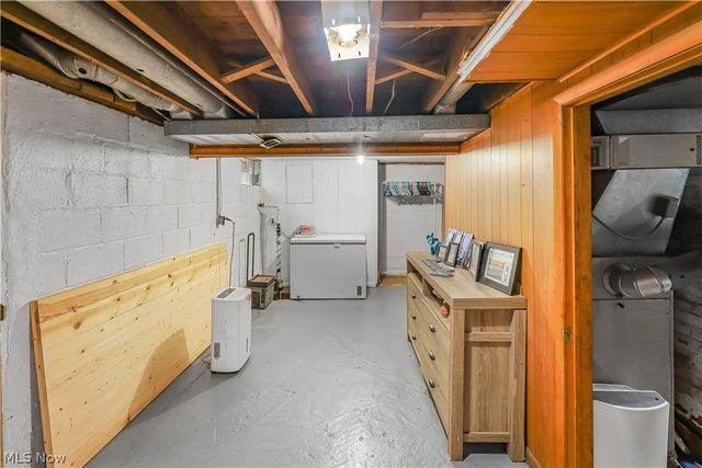 3456 Phalanx Mills Herner Road, Southington, OH 44470