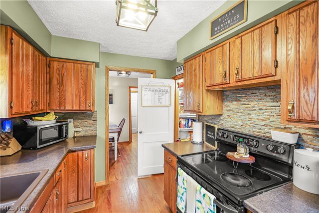 3456 Phalanx Mills Herner Road, Southington, OH 44470