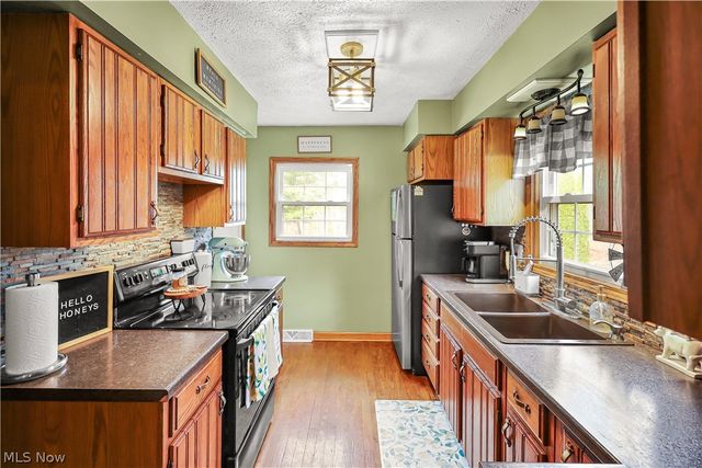 3456 Phalanx Mills Herner Road, Southington, OH 44470