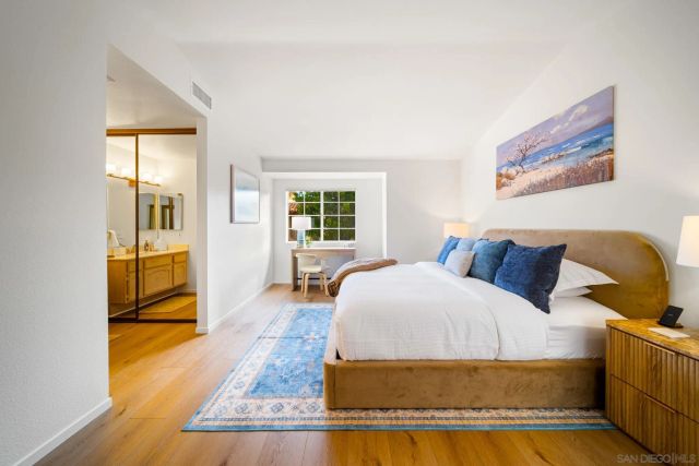 3876 Creststone, San Diego, CA 92130