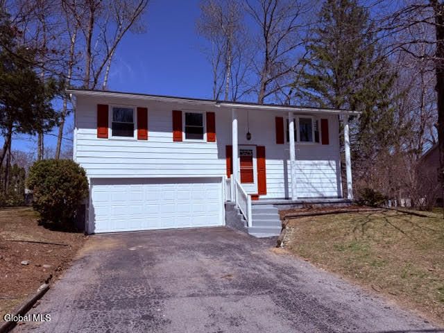 8 Orenda Spring Drive, Saratoga Springs, NY 12866
