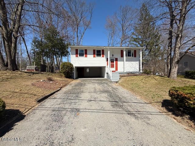 8 Orenda Spring Drive, Saratoga Springs, NY 12866