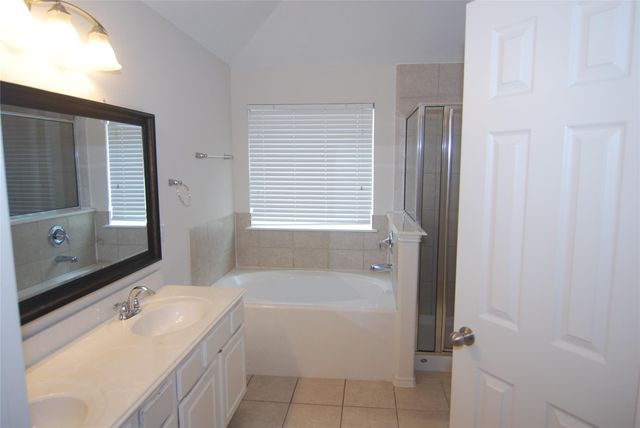 2834 Lockeridge Pines Drive, Spring, TX 77386
