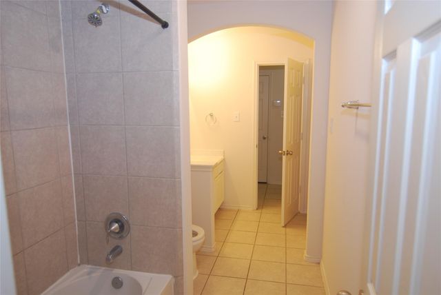 2834 Lockeridge Pines Drive, Spring, TX 77386