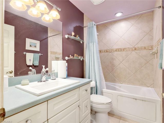 6658 Tannin LN A, Naples, FL 34109