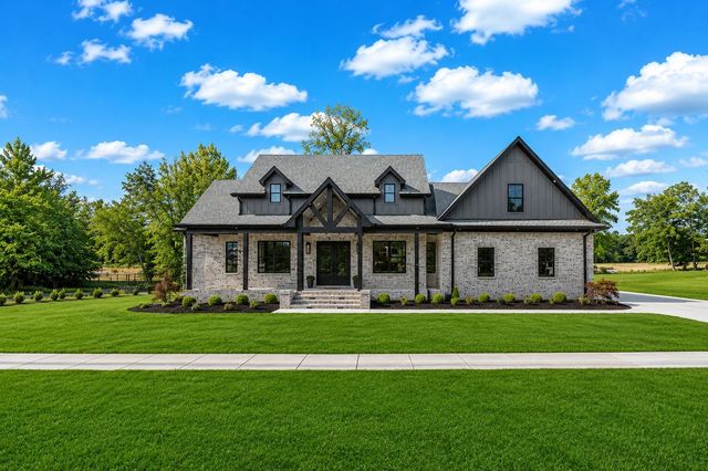 2108 Country Club Dr, Tullahoma, TN 37388